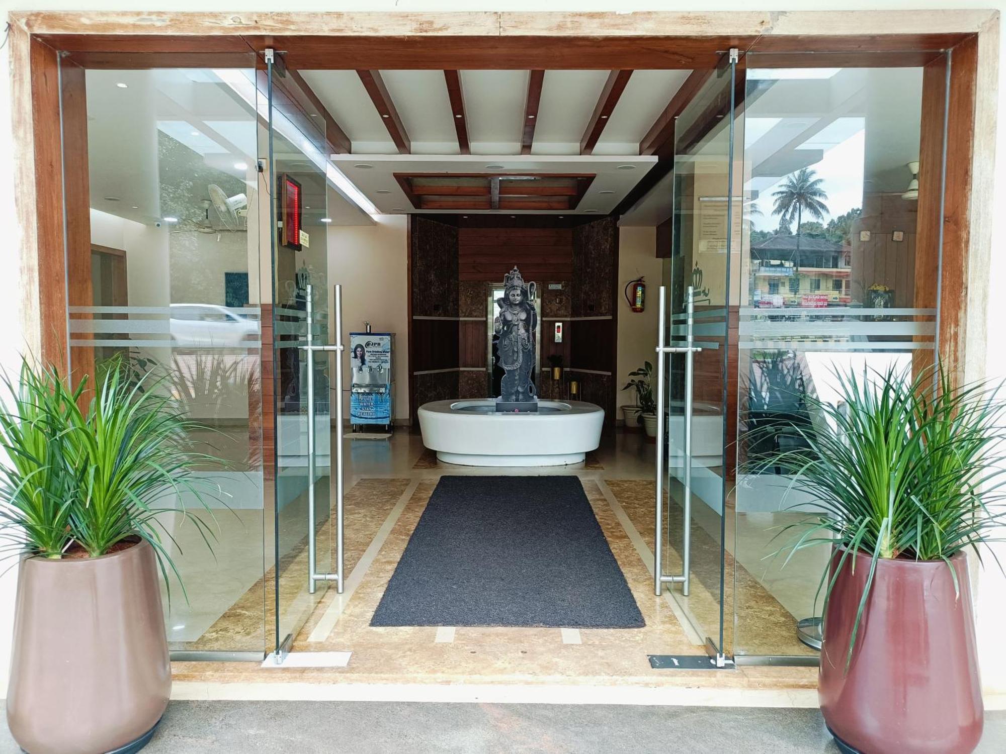 Subrahmanya Hotel Mayura Residency מראה חיצוני תמונה